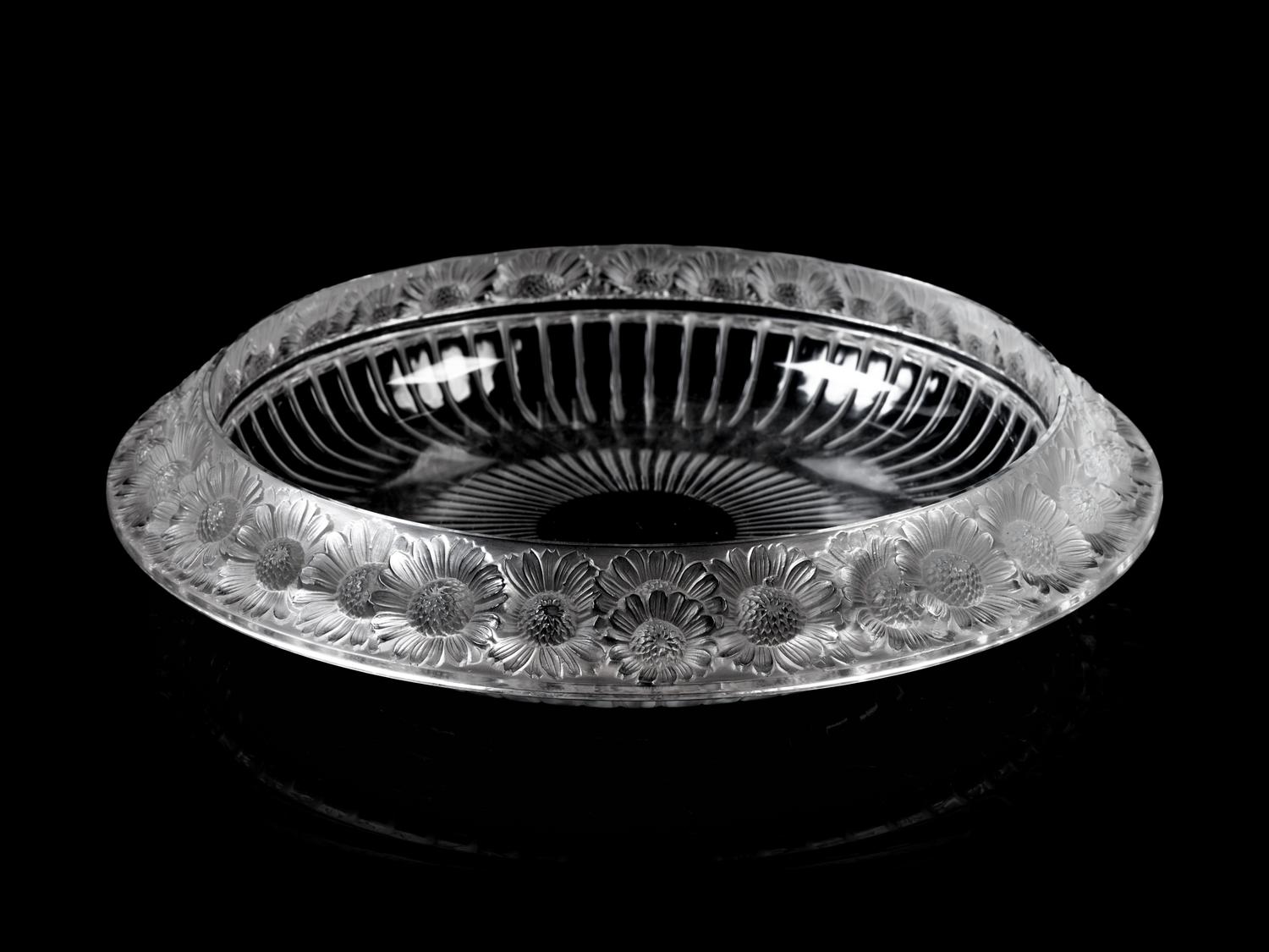 A Lalique Marguerites Bowl