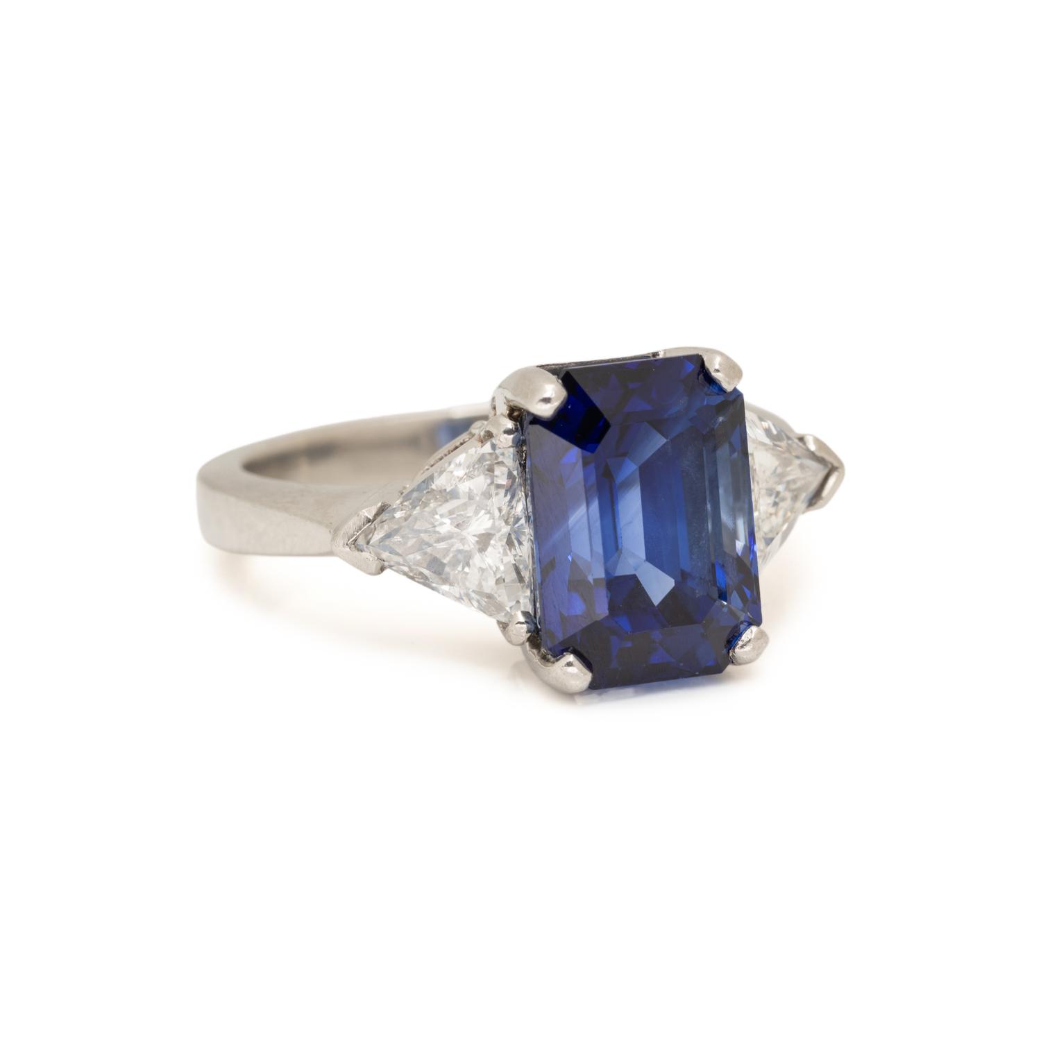 SAPPHIRE AND DIAMOND RING
