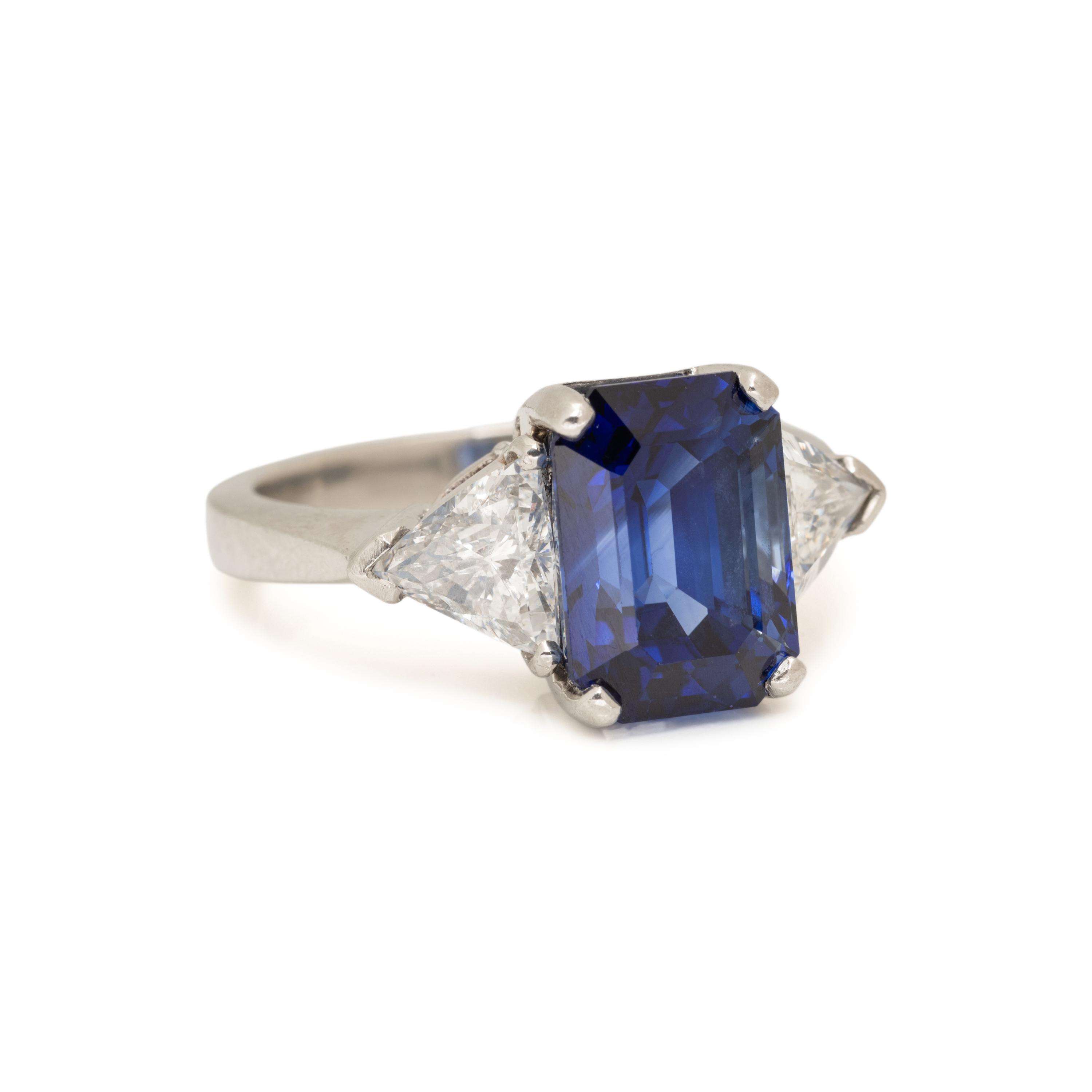 SAPPHIRE AND DIAMOND RING