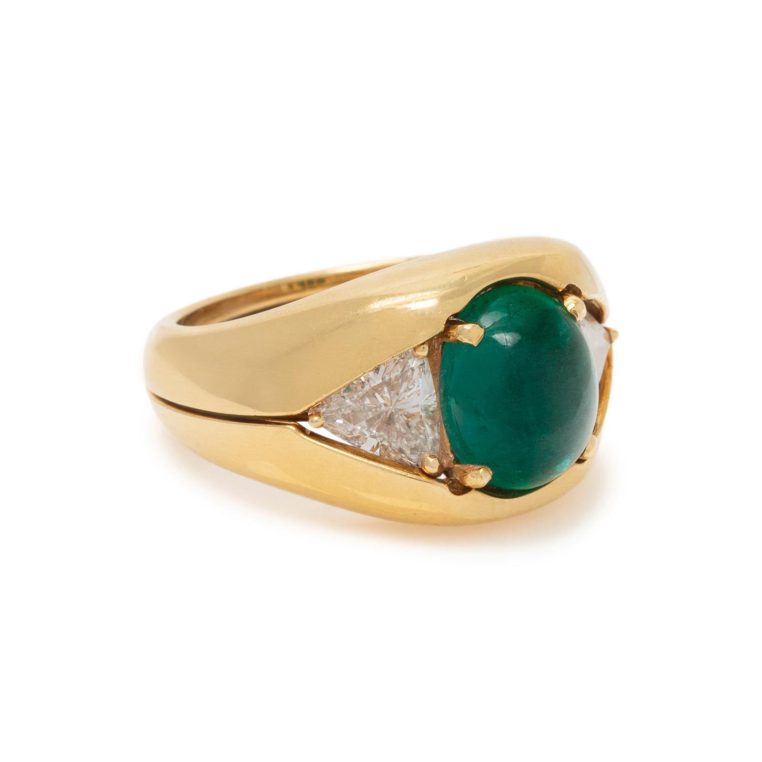 YELLOW GOLD, EMERALD AND DIAMOND RING AND JACKET
