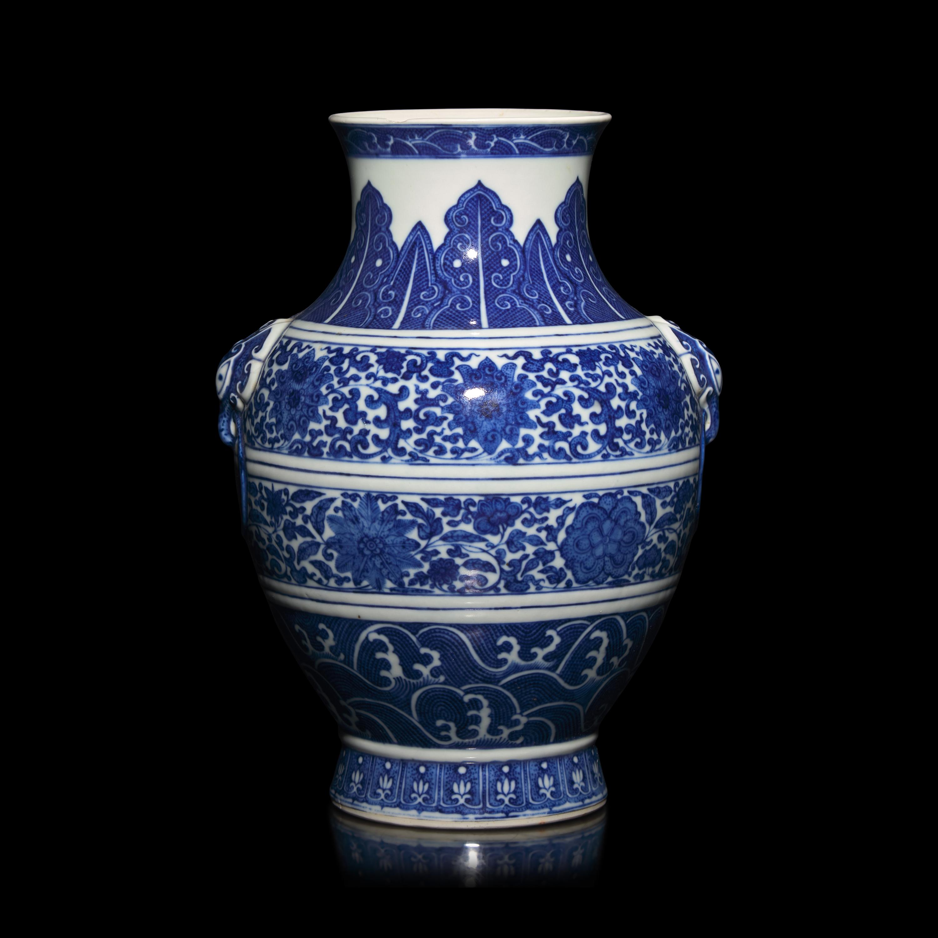 A Chinese Blue and White Porcelain Hu Vase, Late 19th/Early 20th Century — 晚清/民國 青花纏枝蓮紋雙耳壺