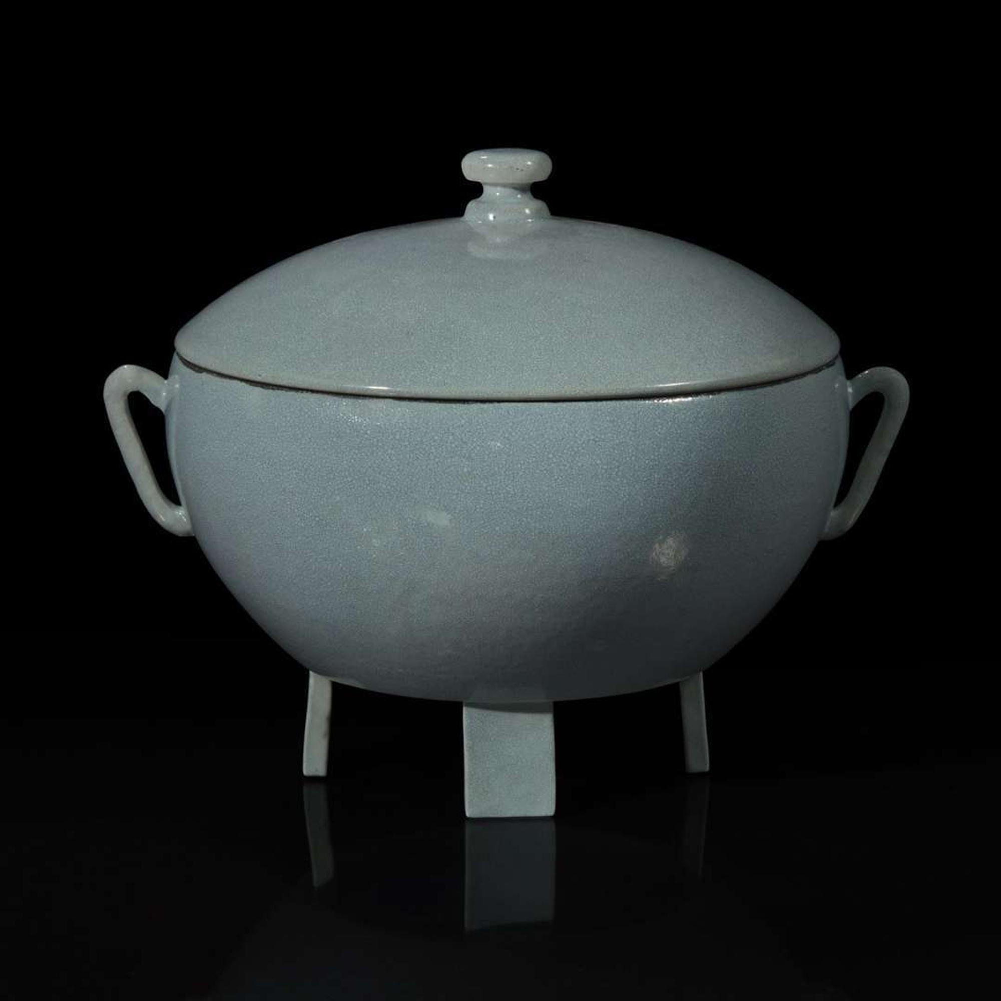 An unusual Chinese pale blue-glazed porcelain vessel with cover 淡蓝釉带盖瓷罐 Xuande mark ???