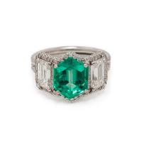 COLOMBIAN EMERALD AND DIAMOND RING