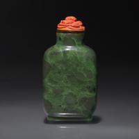 A Chinese Spinach Jade Snuff Bottle, Qing Dynasty, 19th Century — 清中期 碧玉素面鼻煙壺