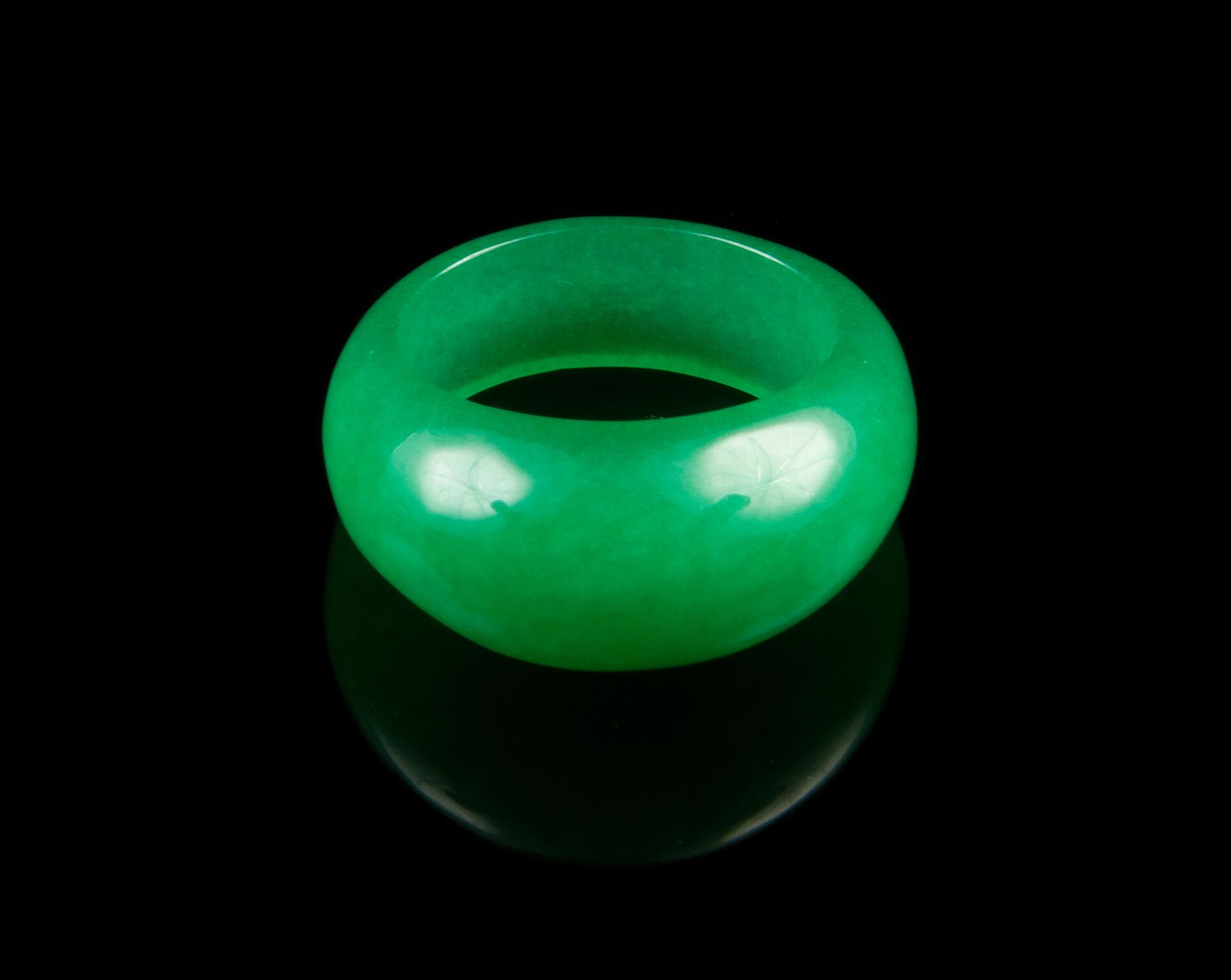 A Green Quartz Archer's Ring Diameter of interior 13/16 inch.