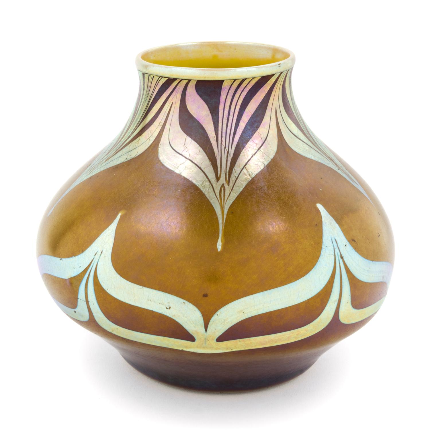 Trevaise, USA, EARLY 20TH CENTURY, a glass vase, with pulled feather decoration