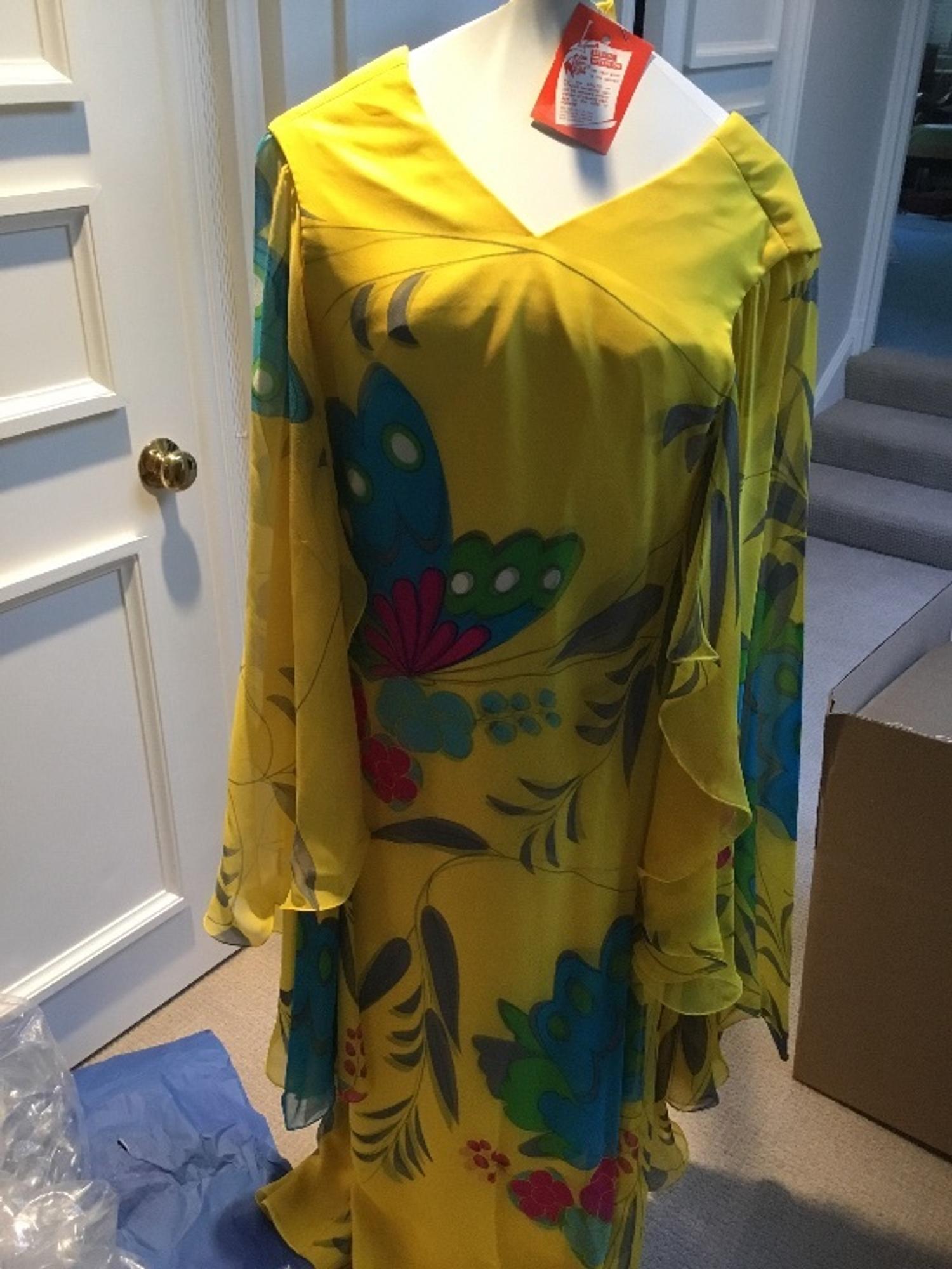 A Hanae Mori Yellow Silk Chiffon Caftan Dress, Size 16.