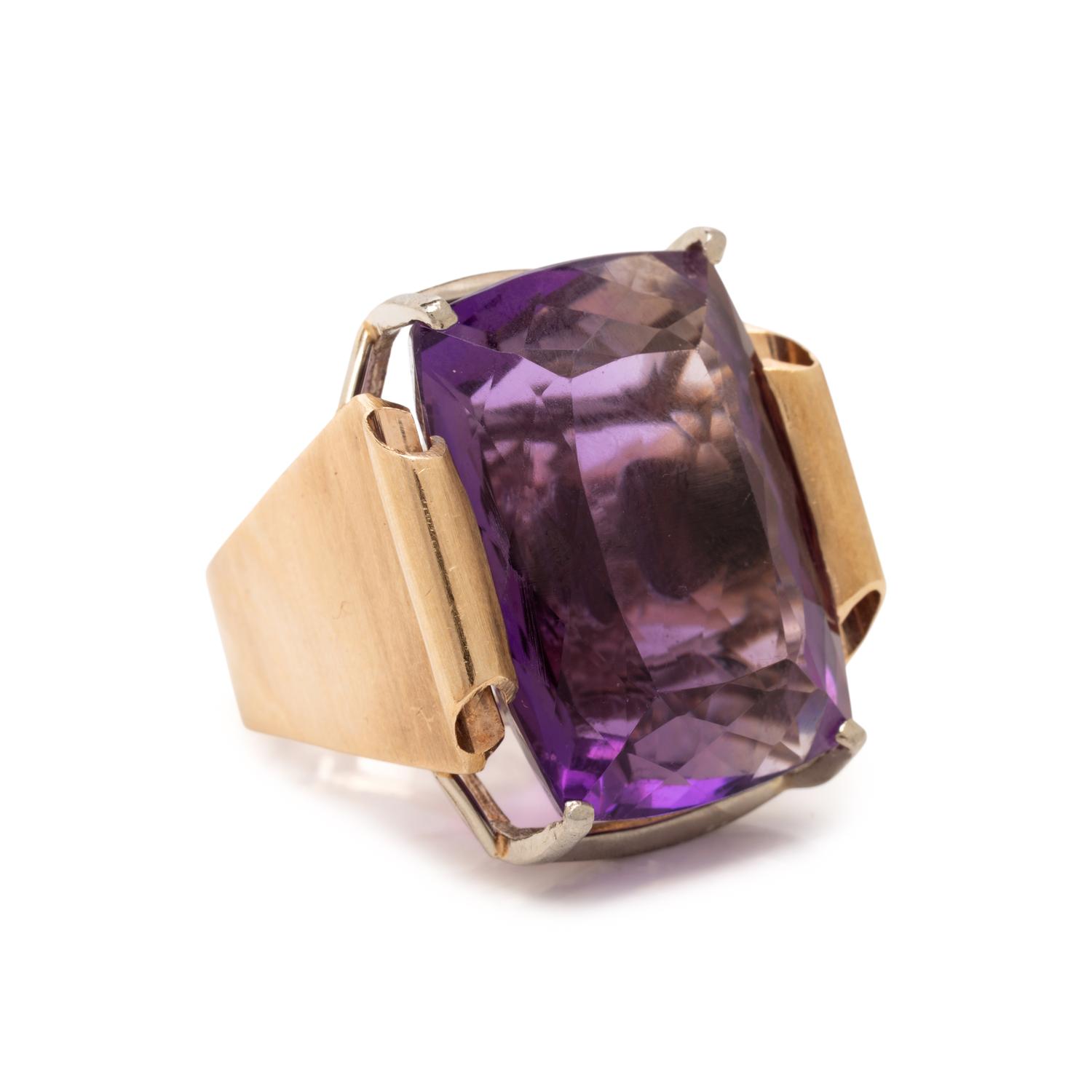 Amethyst and Yellow Gold Ring