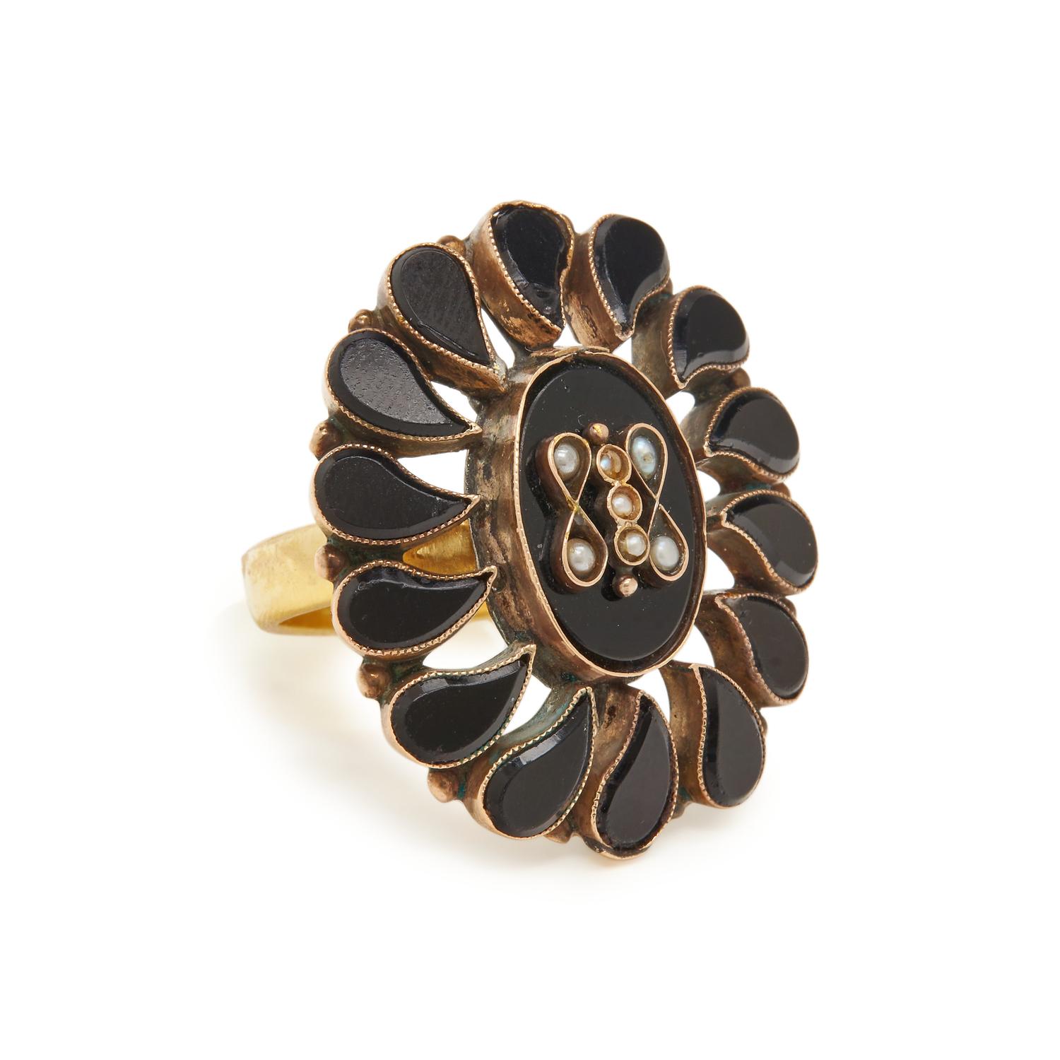 YELLOW GOLD AND ONYX WATCH AND RING