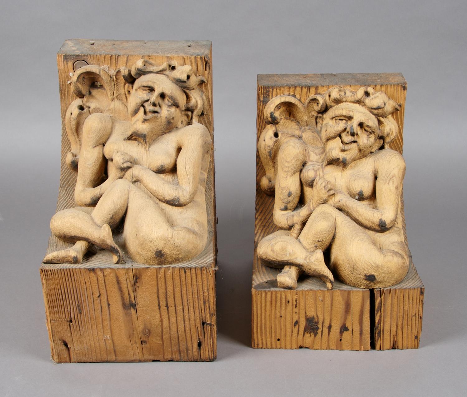 A Pair of Continental Carved Pine Brackets, Height 9 3/4 inches.