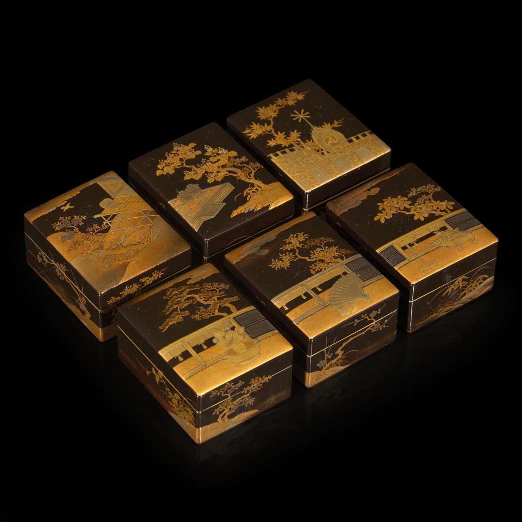 A Japanese lacquer fitted incense game box decorated with rider and attendant on a shore 日本时绘漆盒一件 Meiji period ??