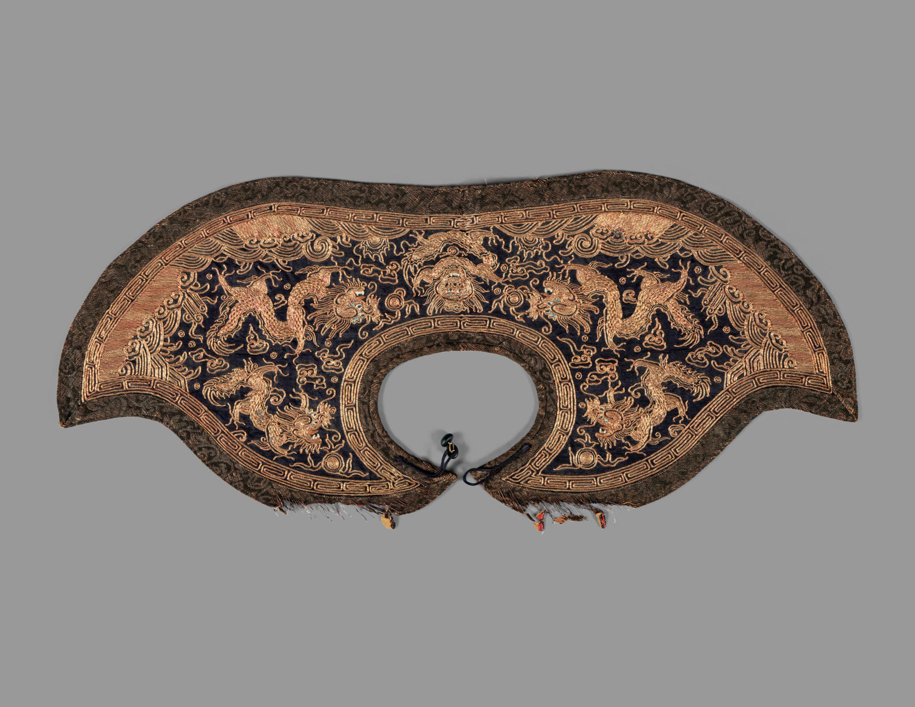 Three Chinese Embroidered Silk Collars, Qing Dynasty 清 云肩一組三件