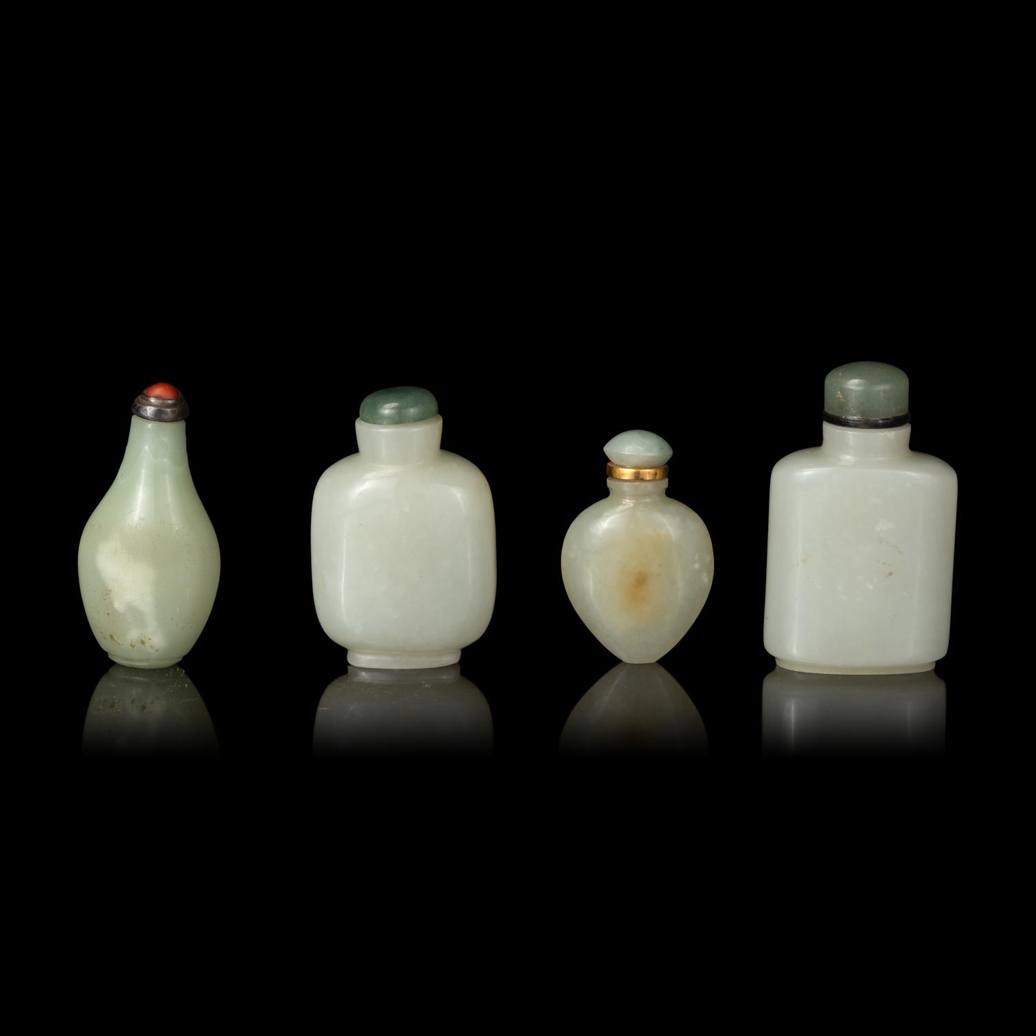 Four Chinese White and Celadon Jade Snuff Bottles, 19th-Early 20th Century 晚清-民國 青玉及白玉鼻烟壺四支