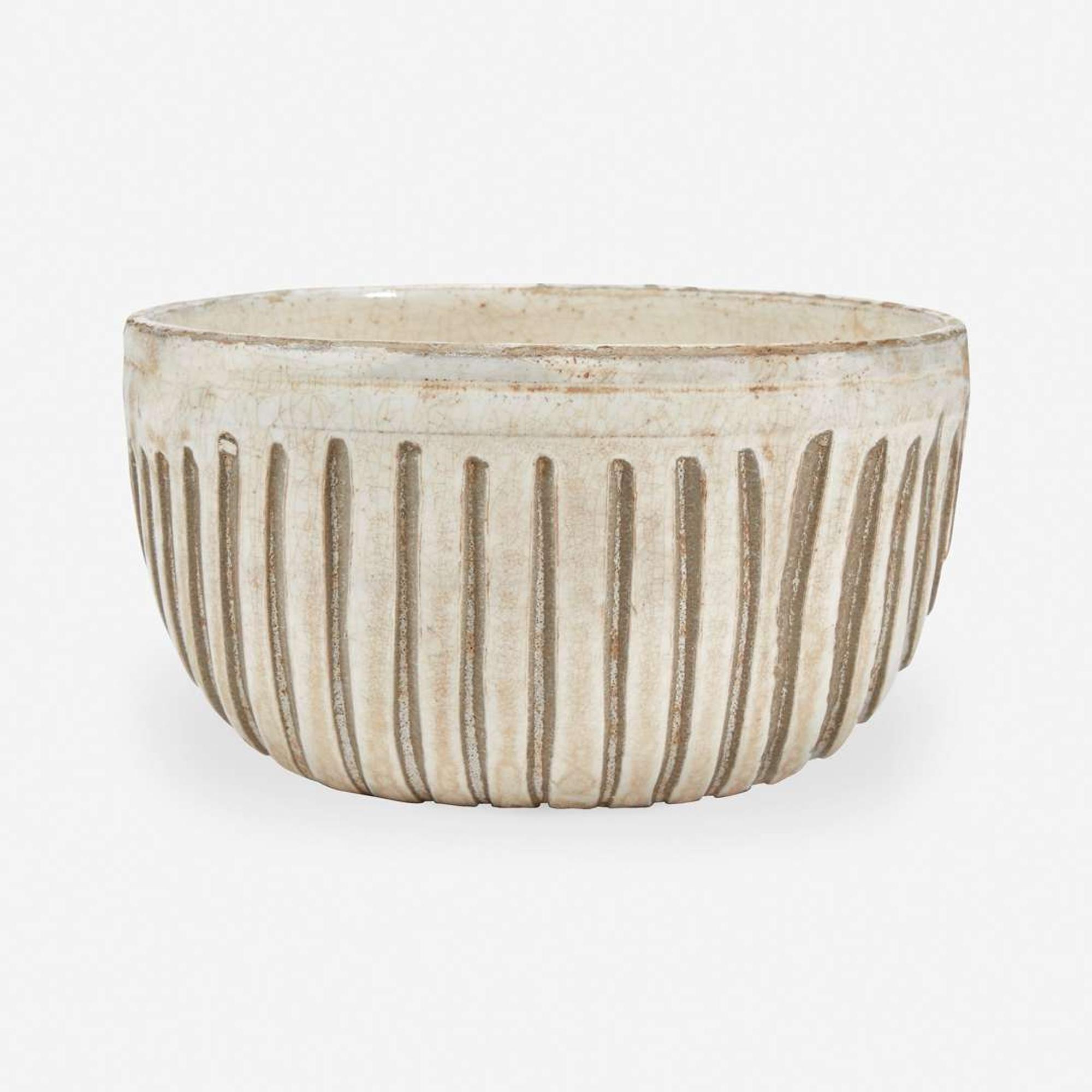 A Chinese carved Cizhou bowl 磁州窑刻划花碗 Northern Song Dynasty ??