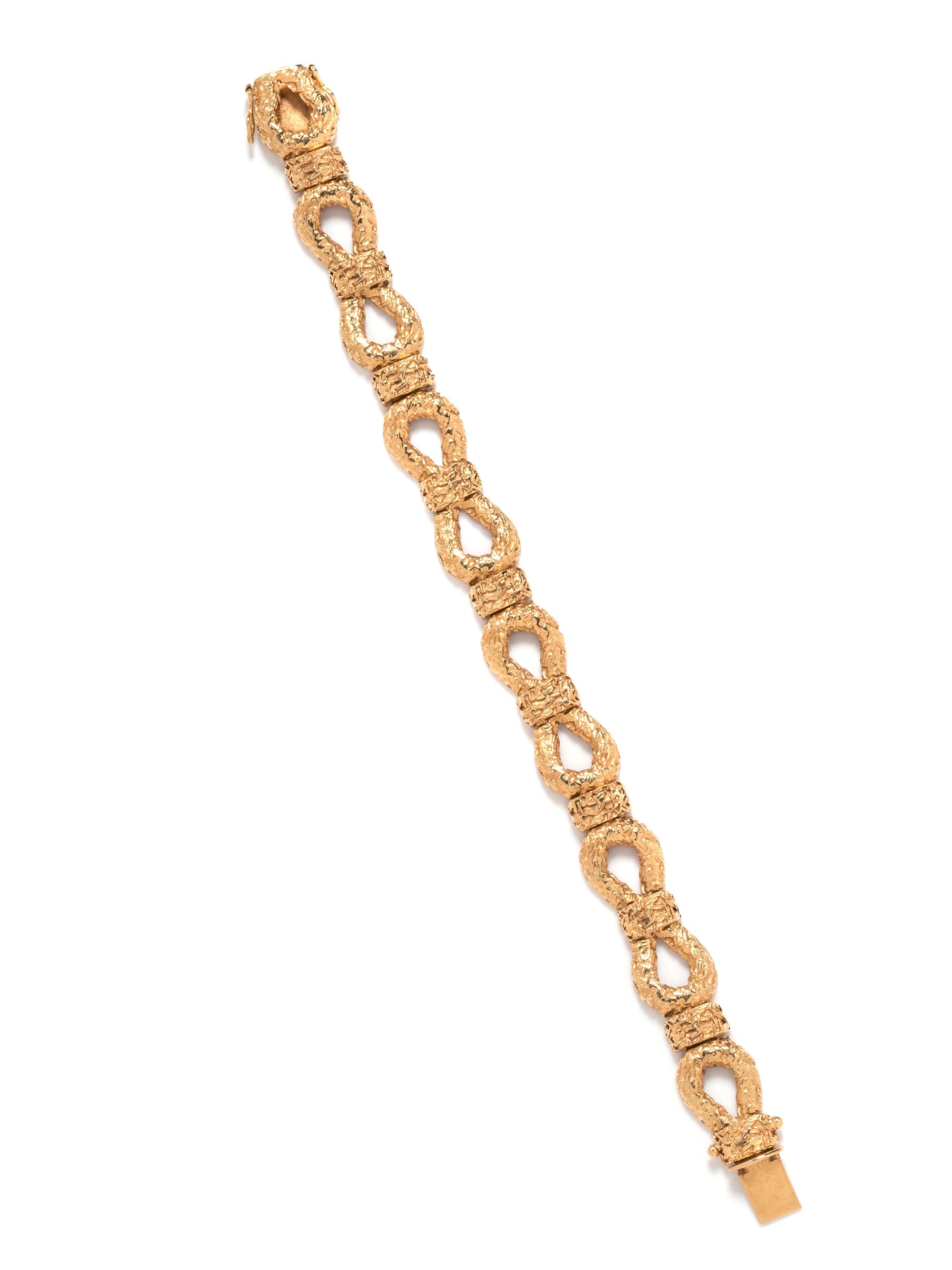 An 18 Karat Yellow Gold Bracelet,