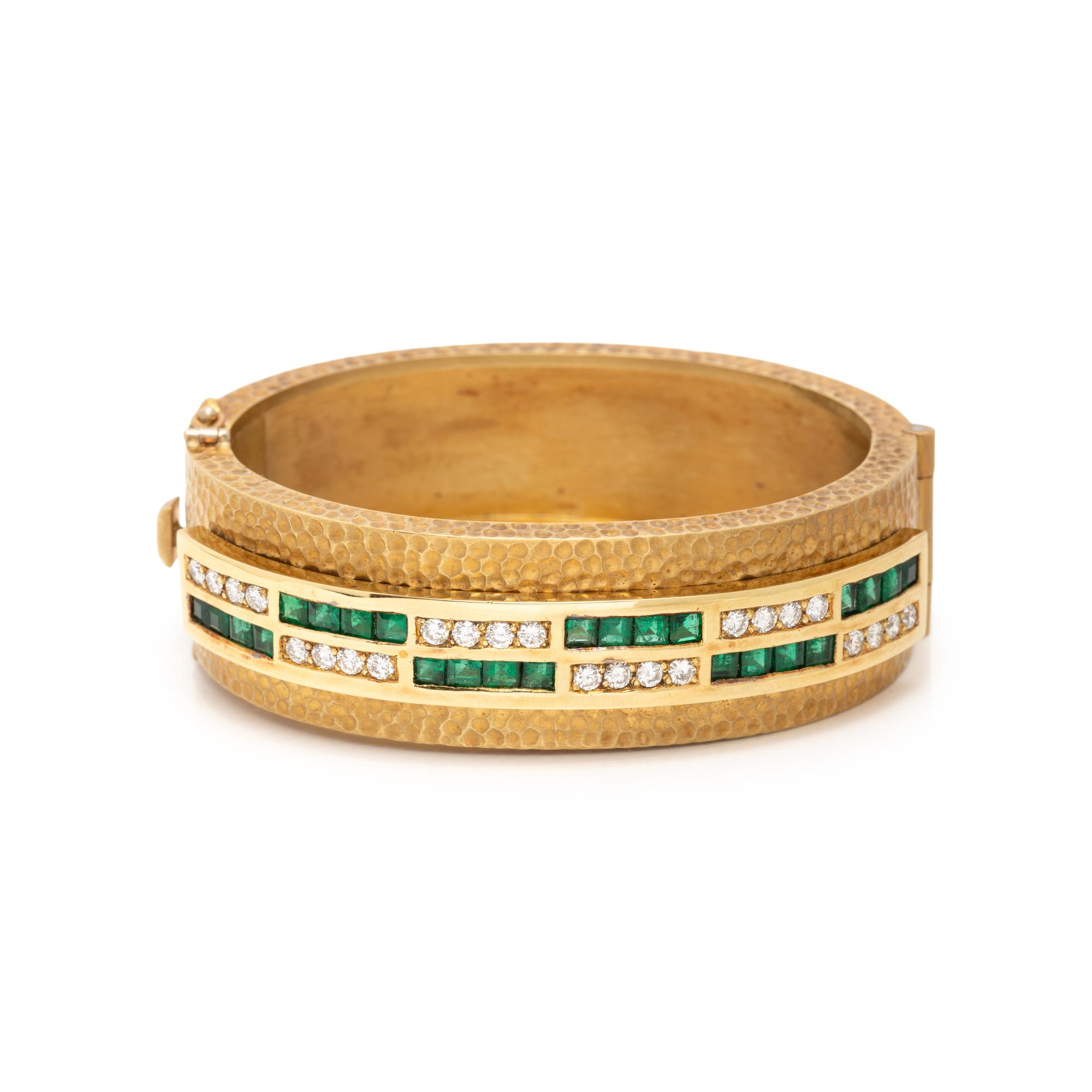 YELLOW GOLD, DIAMOND AND EMERALD BANGLE BRACELET