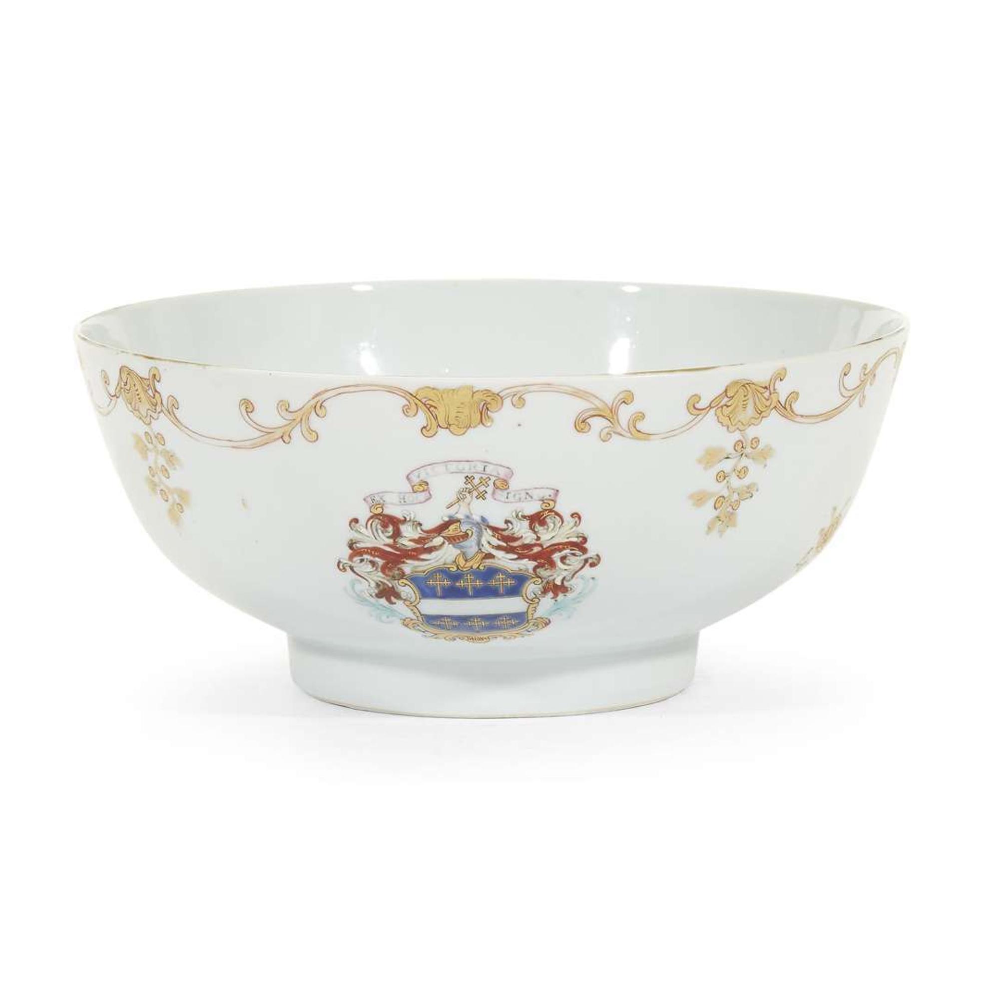 Chinese Export porcelain bowl with the arms of Rattray of Scotland circa 1755