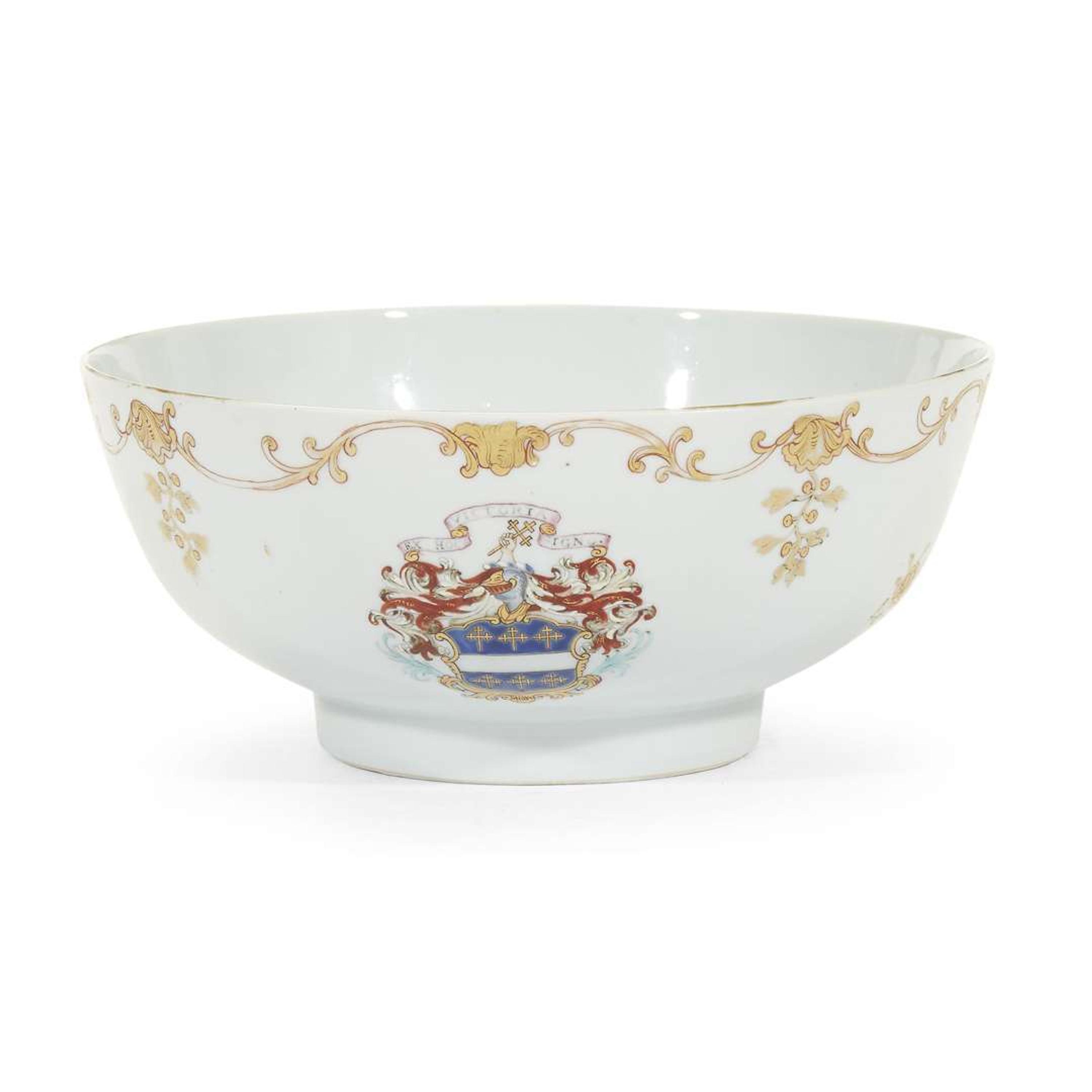 Chinese Export porcelain bowl with the arms of Rattray of Scotland circa 1755