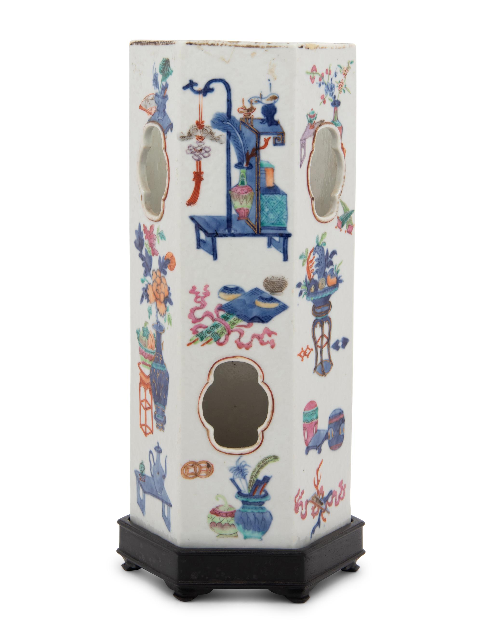 A Chinese Famille Rose Porcelain Hat Stand