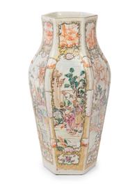 A Chinese Export Porcelain Vase