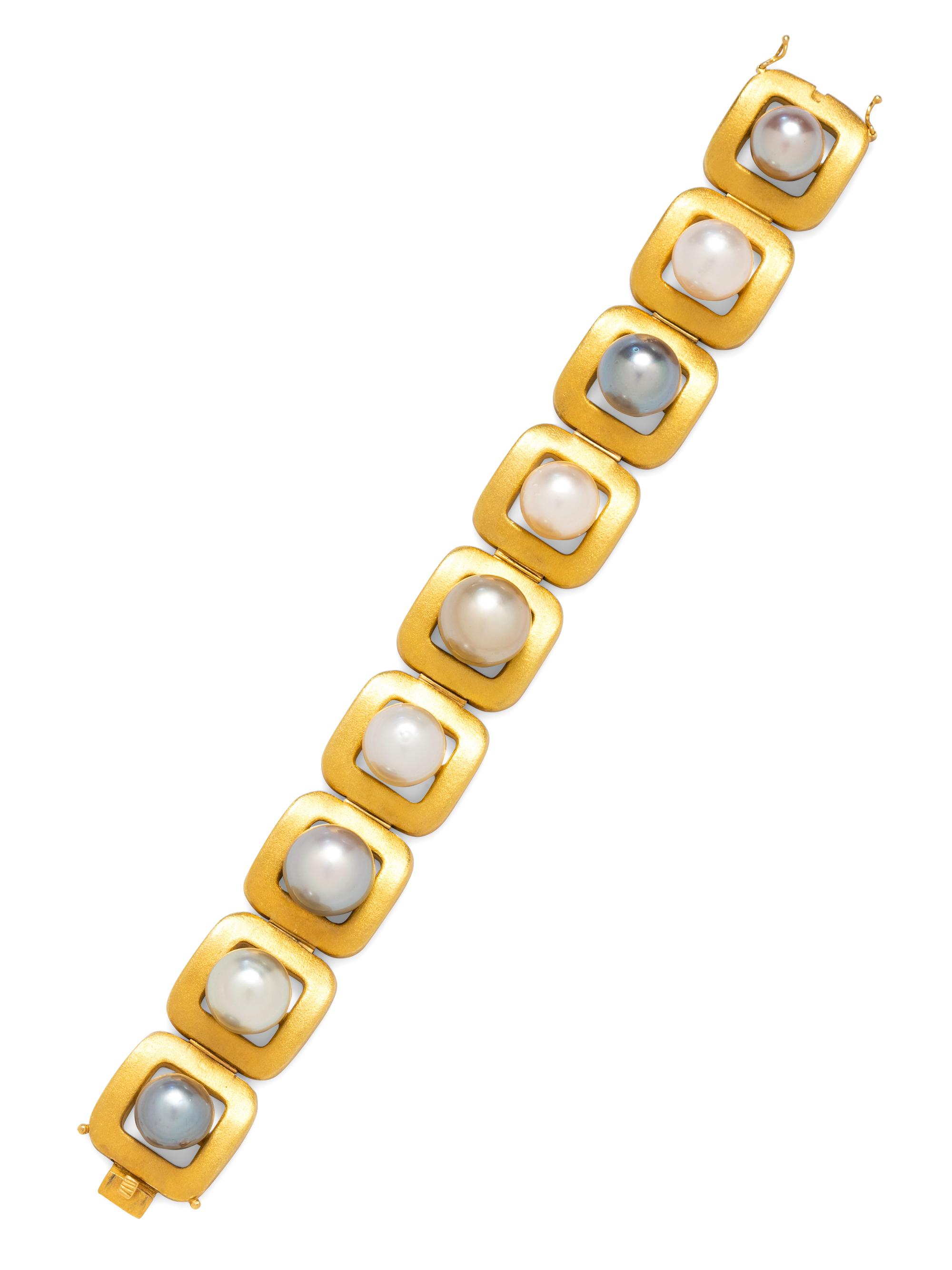 YELLOW GOLD AND CULTURED PEARL BRACELET