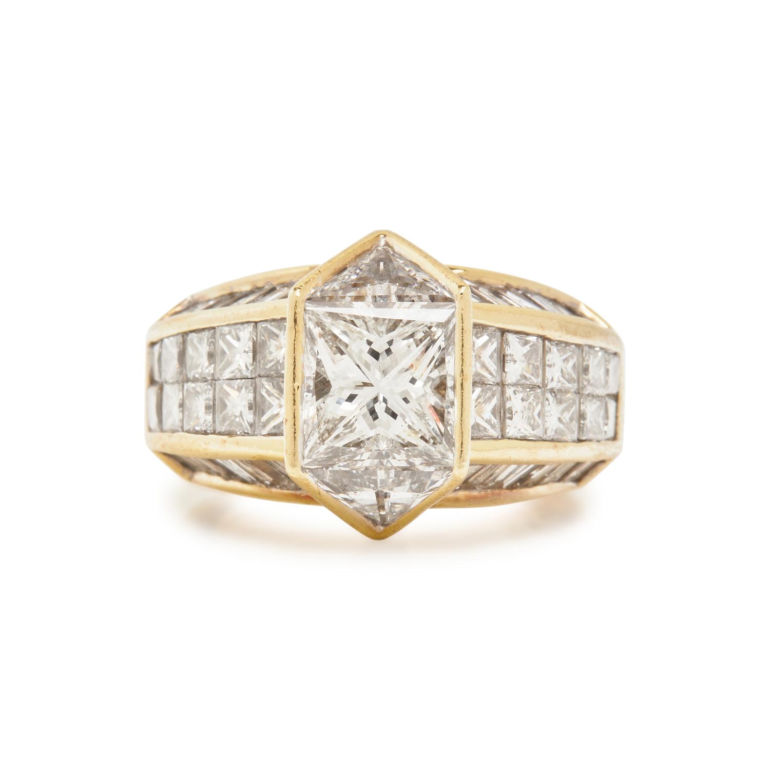 YELLOW GOLD AND DIAMOND RING