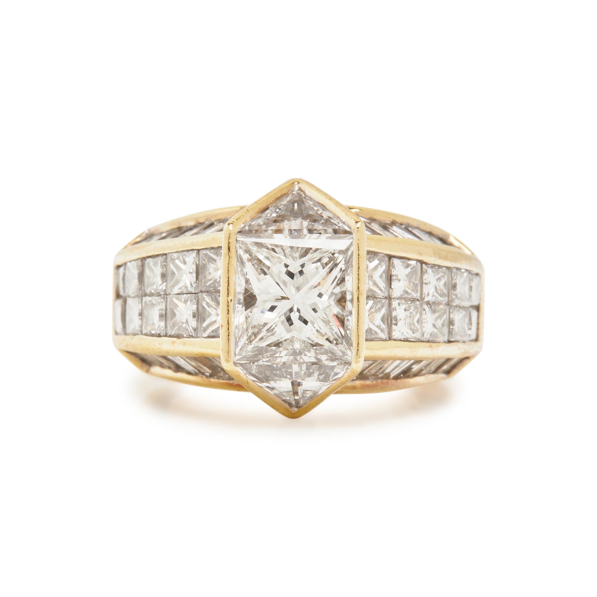 YELLOW GOLD AND DIAMOND RING