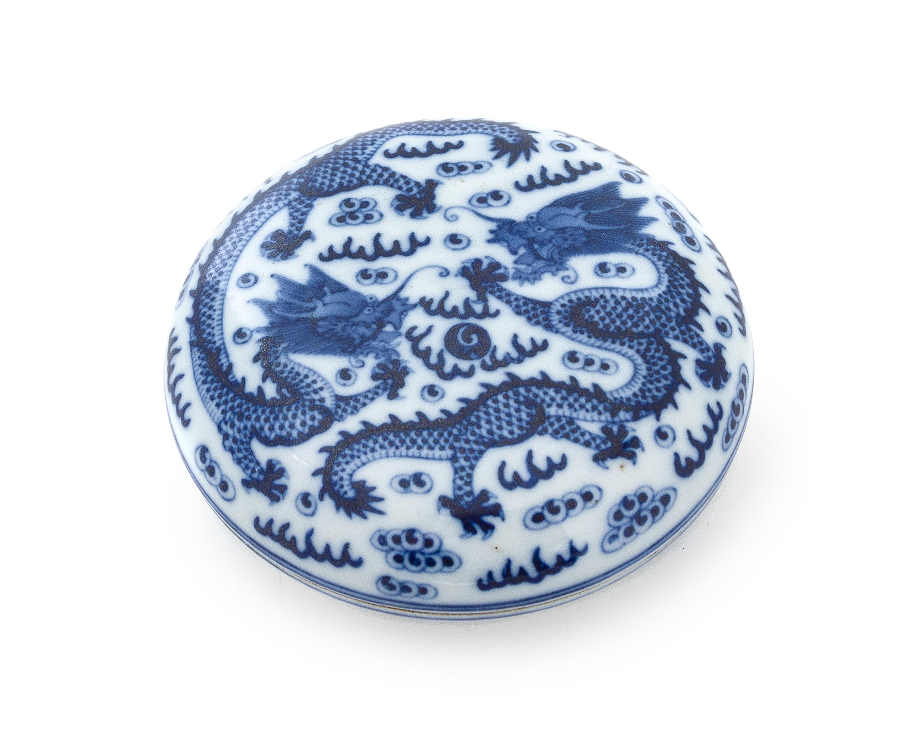 A Blue and White Porcelain Seal Paste Covered Box, Yinse He Diameter 4 1/2 inches. — XIANFENG PERIOD (1851-1861)