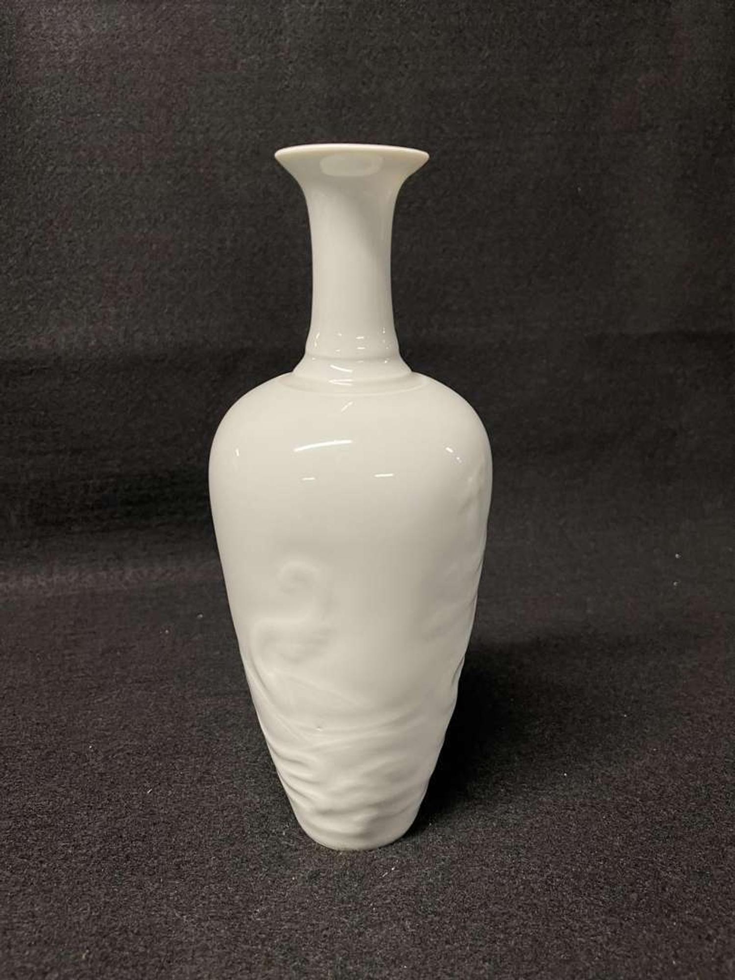A Chinese amphora-shaped "Dragon" vase 龙纹双耳瓶 Kangxi mark, but later ??? ????