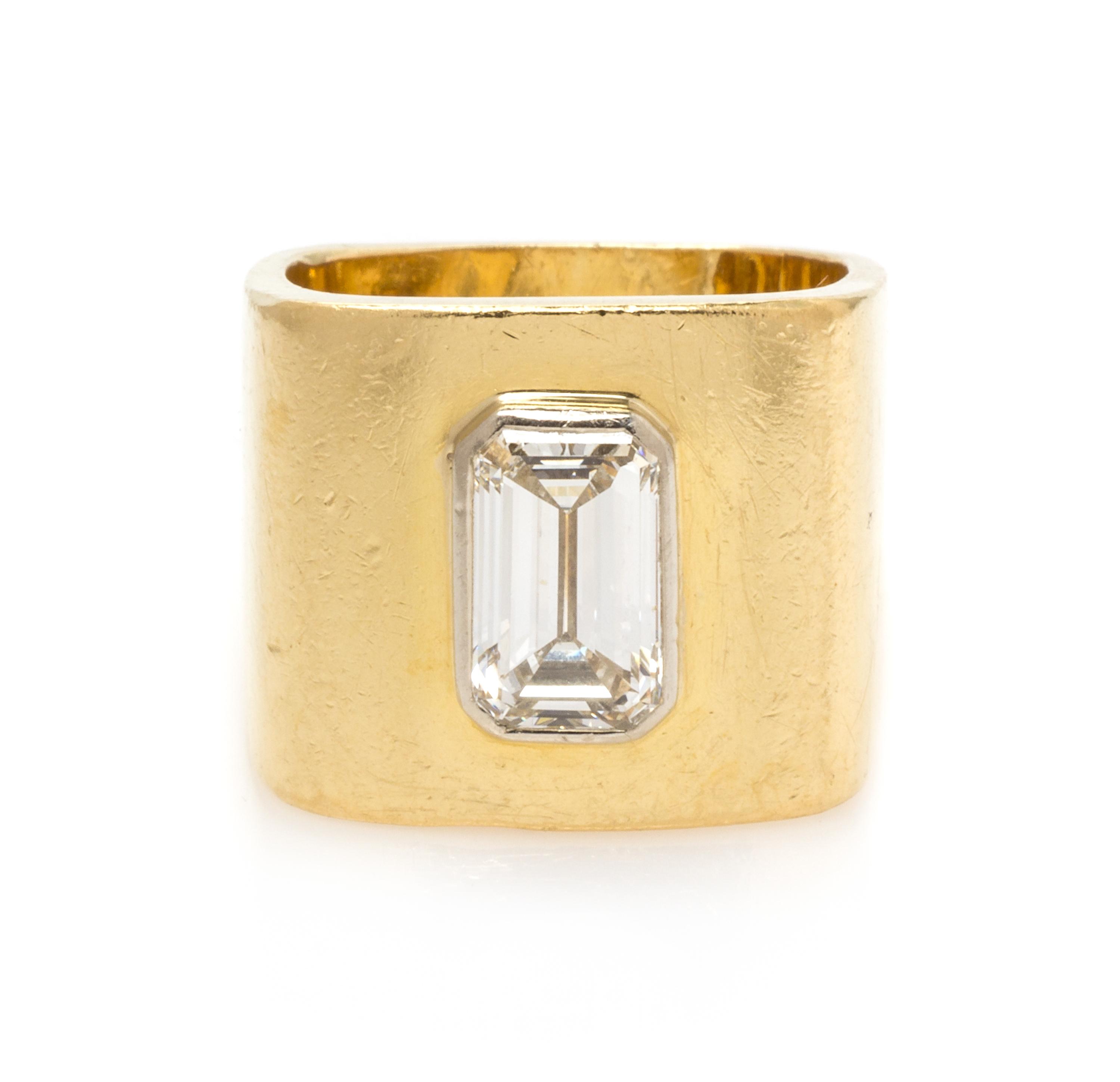 An 18 Karat Yellow Gold and Diamond Ring, 10.05 dwts.