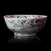A Large Chinese Famille Rose 'Birds and Flowers' Punch Bowl, Qianlong Period 清乾隆 粉彩花鳥圖大碗