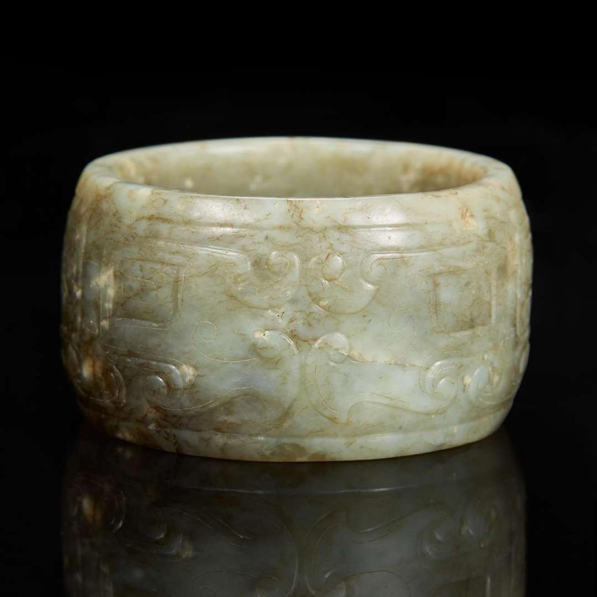 A Chinese carved mottled grey jade archaistic ceremonial object 高古風格玉環 Qing dynasty ?