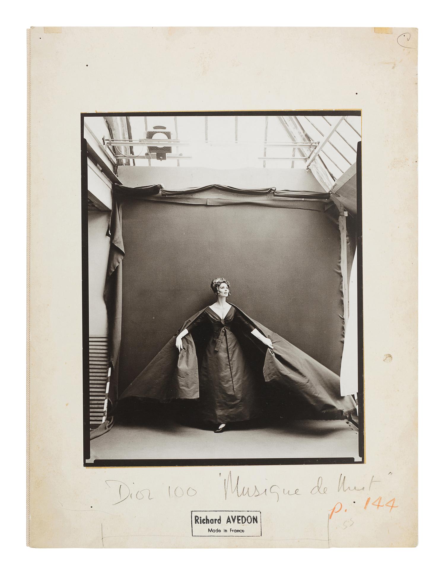 [AVEDON, Richard (1923-2004)]. THURMAN, Judith. Richard Avedon, Made in France. San Francisco: Fraenkel Gallery, 2002.