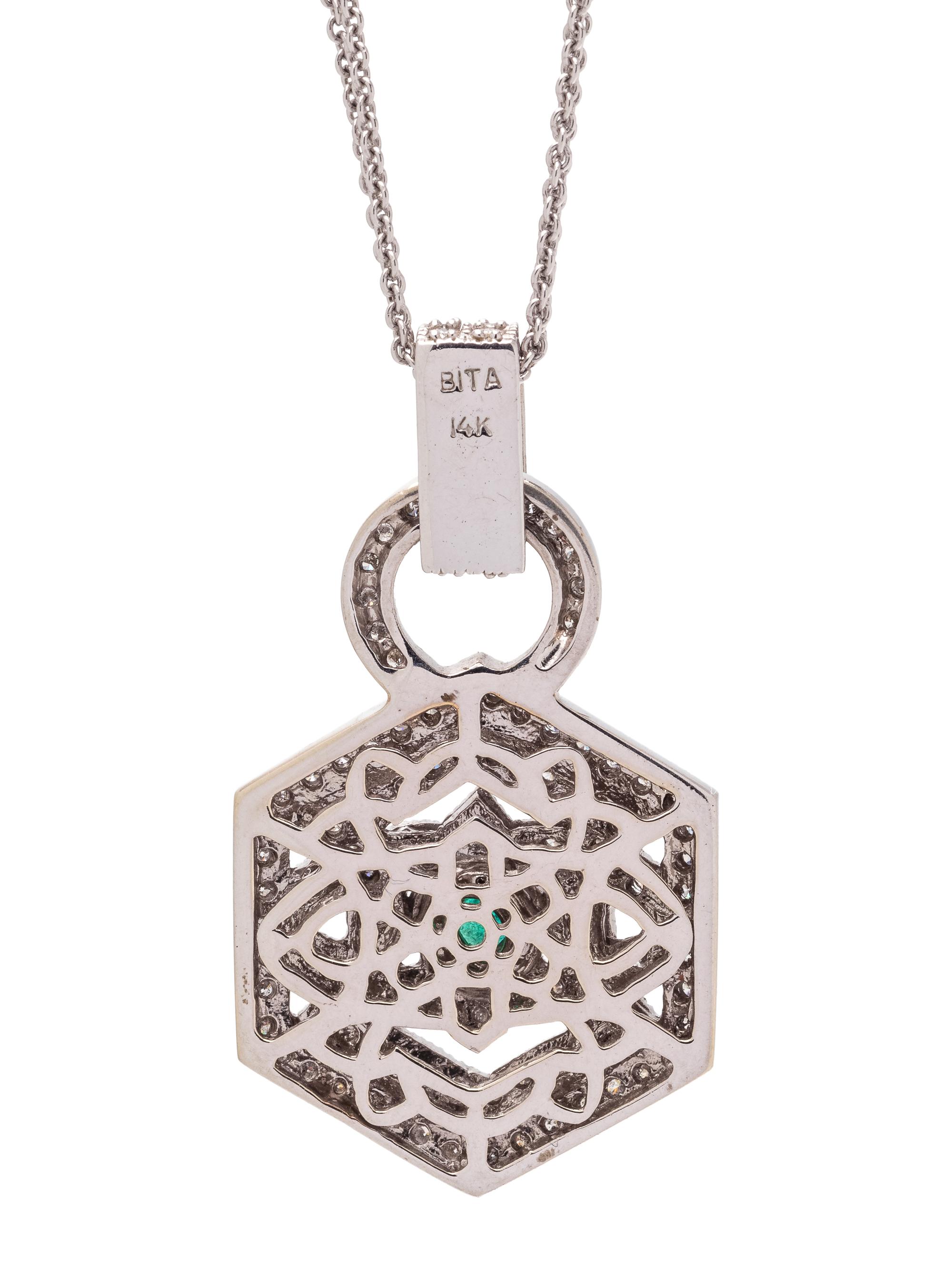 EMERALD AND DIAMOND PENDANT/NECKLACE