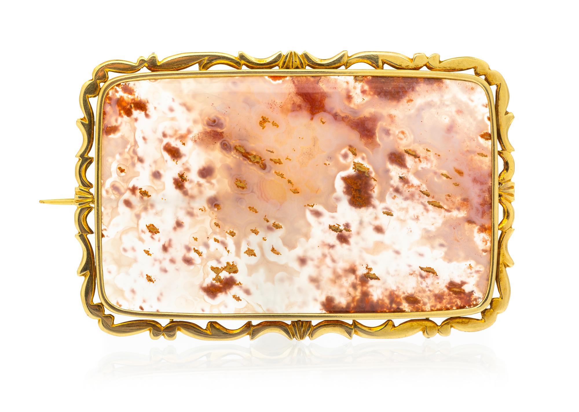 An Antique Yellow Gold and Agate Brooch, 24.60 dwts.