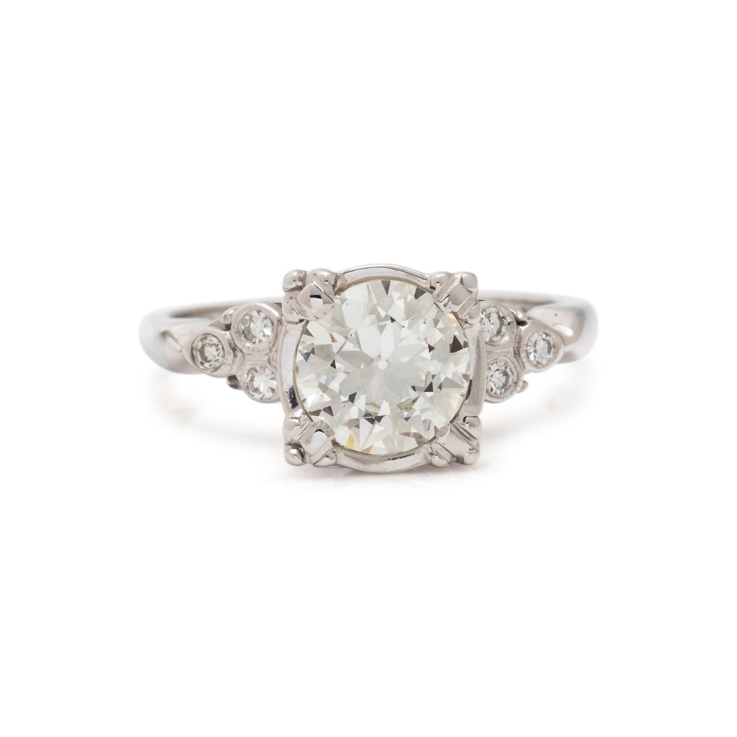 WHITE GOLD AND DIAMOND RING