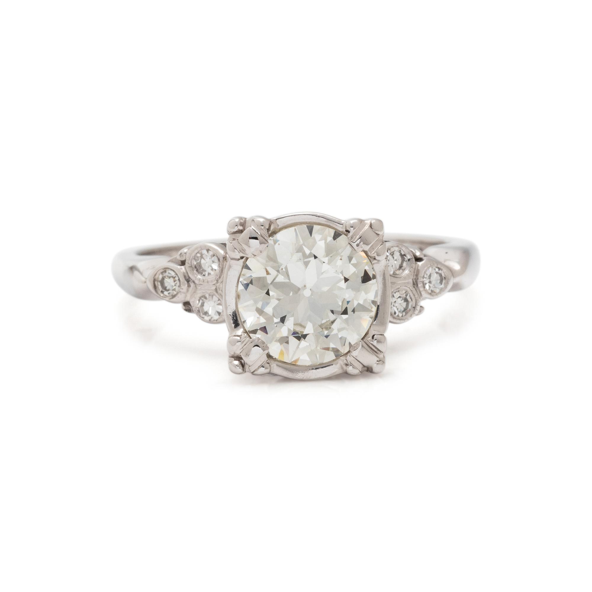 WHITE GOLD AND DIAMOND RING