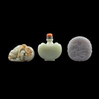 Three Chinese Celadon Jade Articles, 20th Century 近代 青白玉鼻烟壺、把件、牌子一組三件