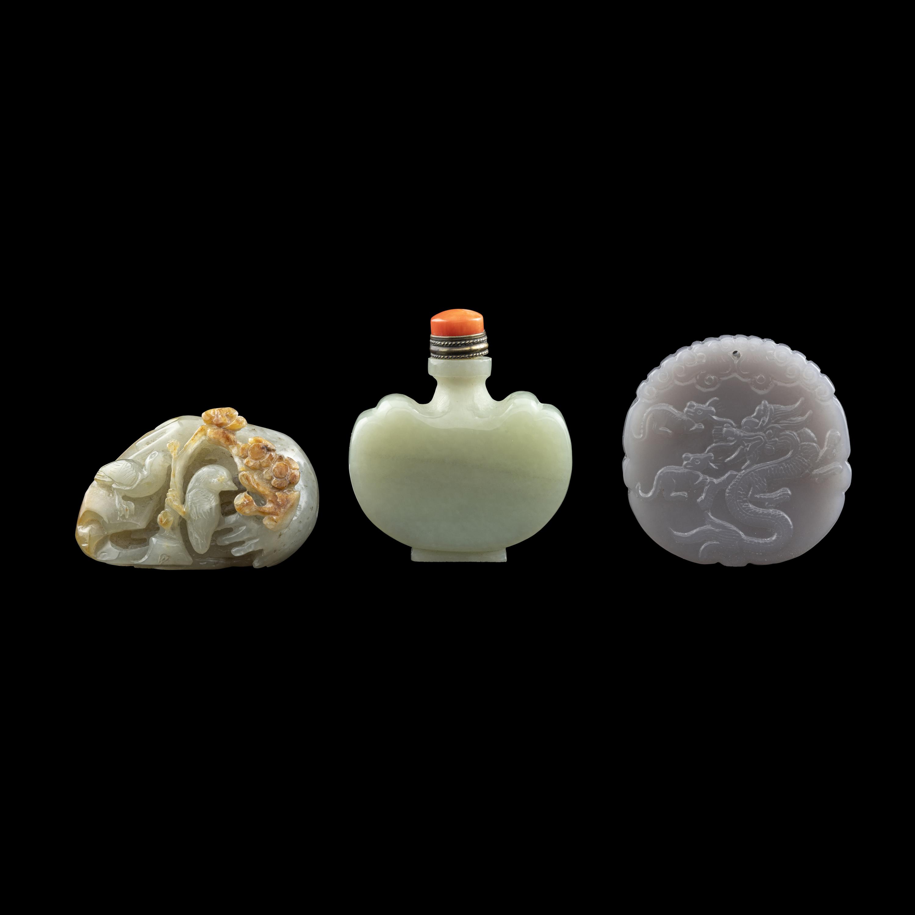 Three Chinese Celadon Jade Articles, 20th Century 近代 青白玉鼻烟壺、把件、牌子一組三件