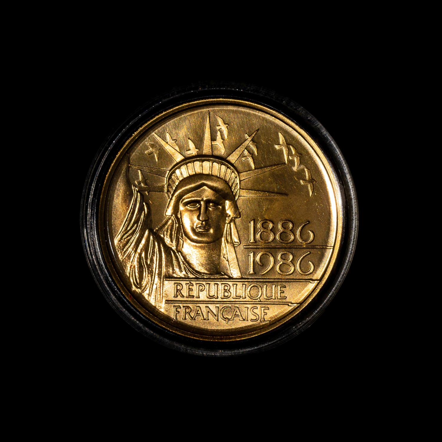 *A French Republic 1986 Statue of Liberty Centennial 100 Franc Gold Coin