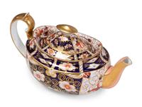 A Royal Crown Derby Porcelain Dinner Service