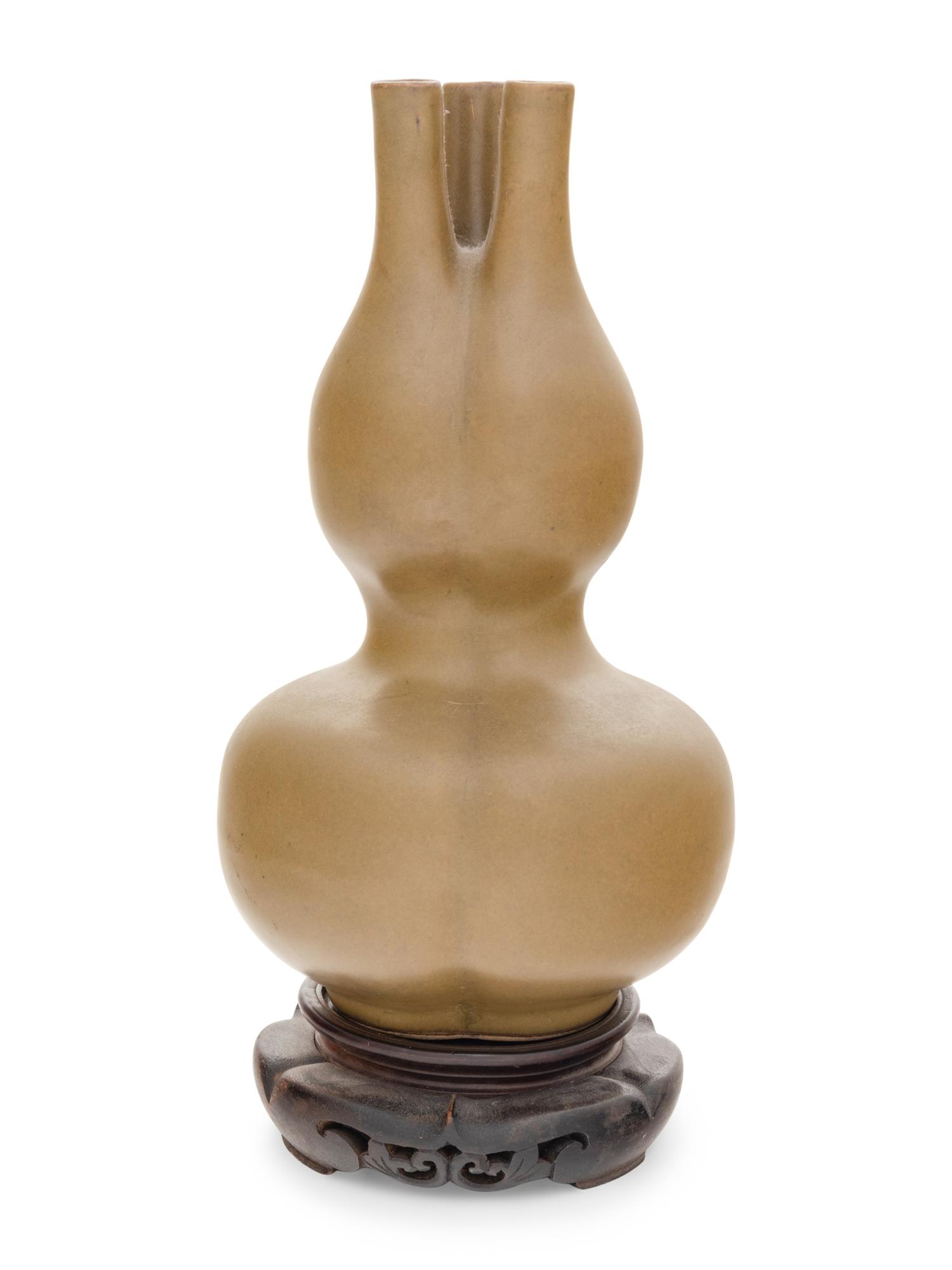 A Teadust Glazed Porcelain Triple-Neck Gourd Vase