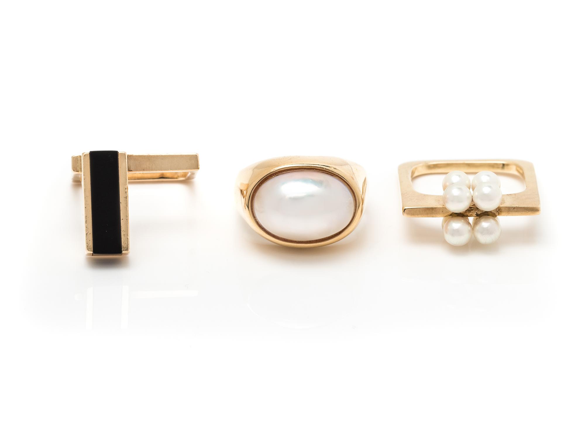 COLLECTION OF YELLOW GOLD RINGS