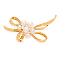 MIKIMOTO, YELLOW GOLD AND CULTURED PEARL BROOCH