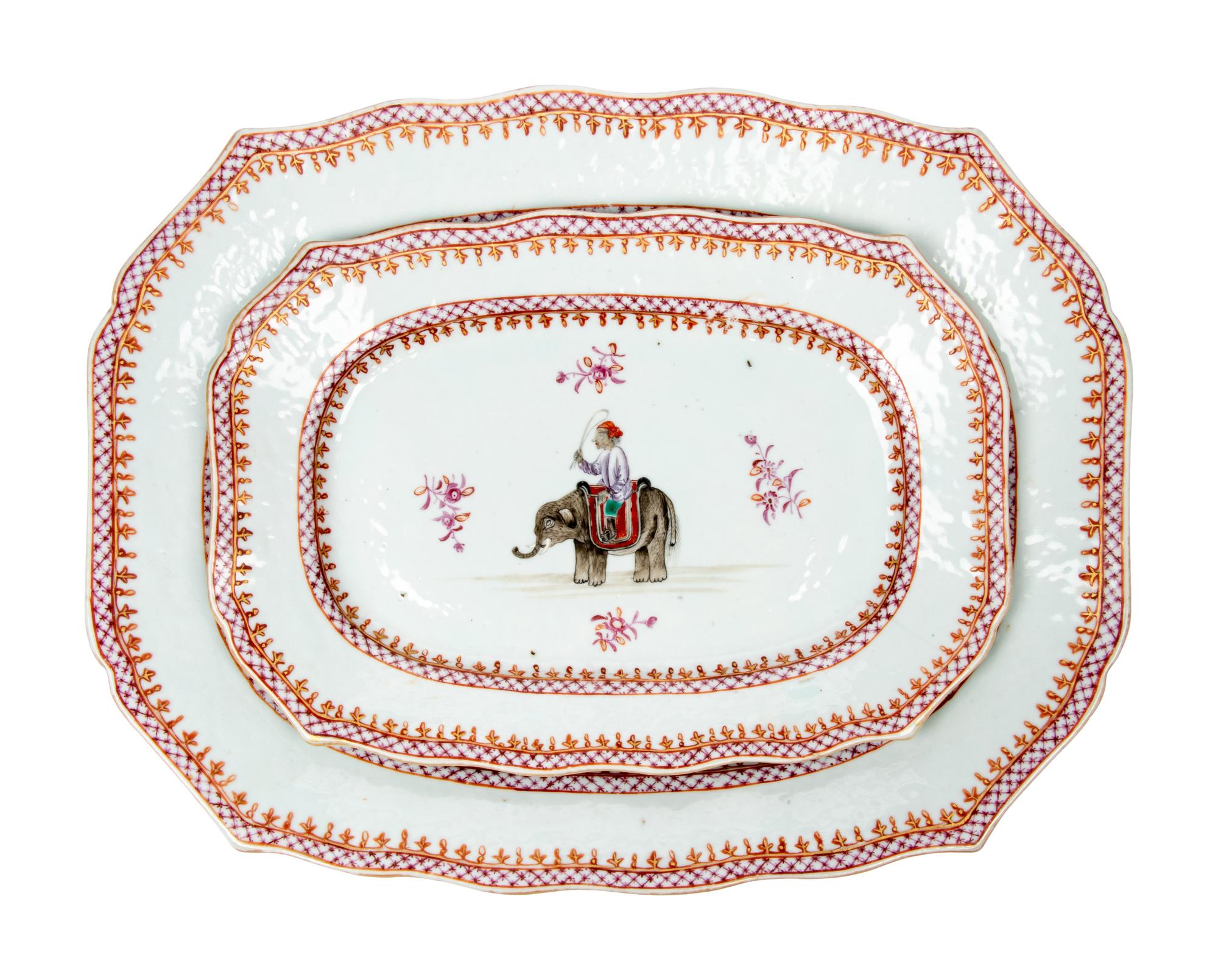 A Chinese Export Porcelain Dinner Service