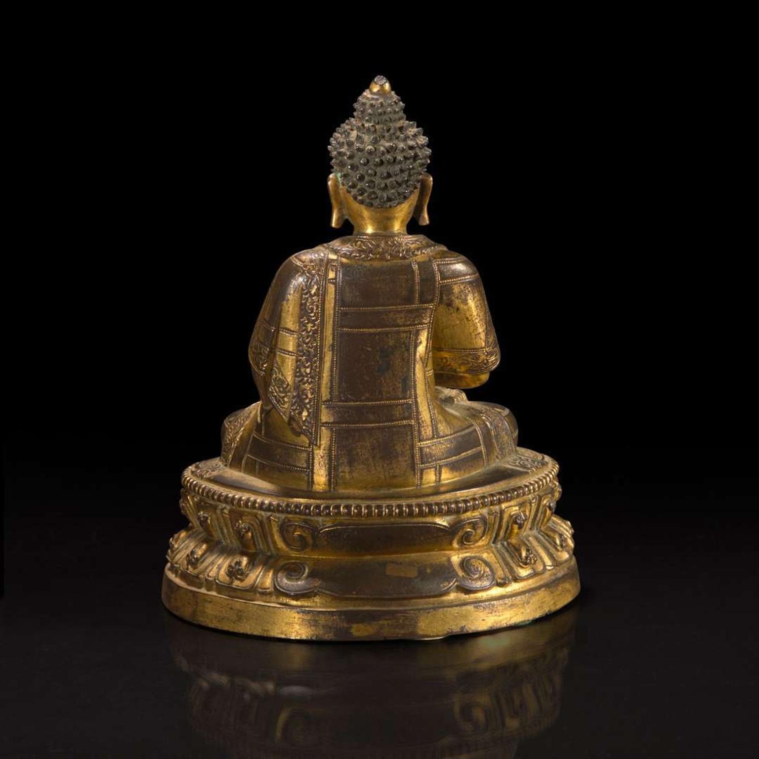 A Sino-Tibetan gilt bronze Buddha 中原或藏传佛教鎏金铜造像 18th century or earlier ???????
