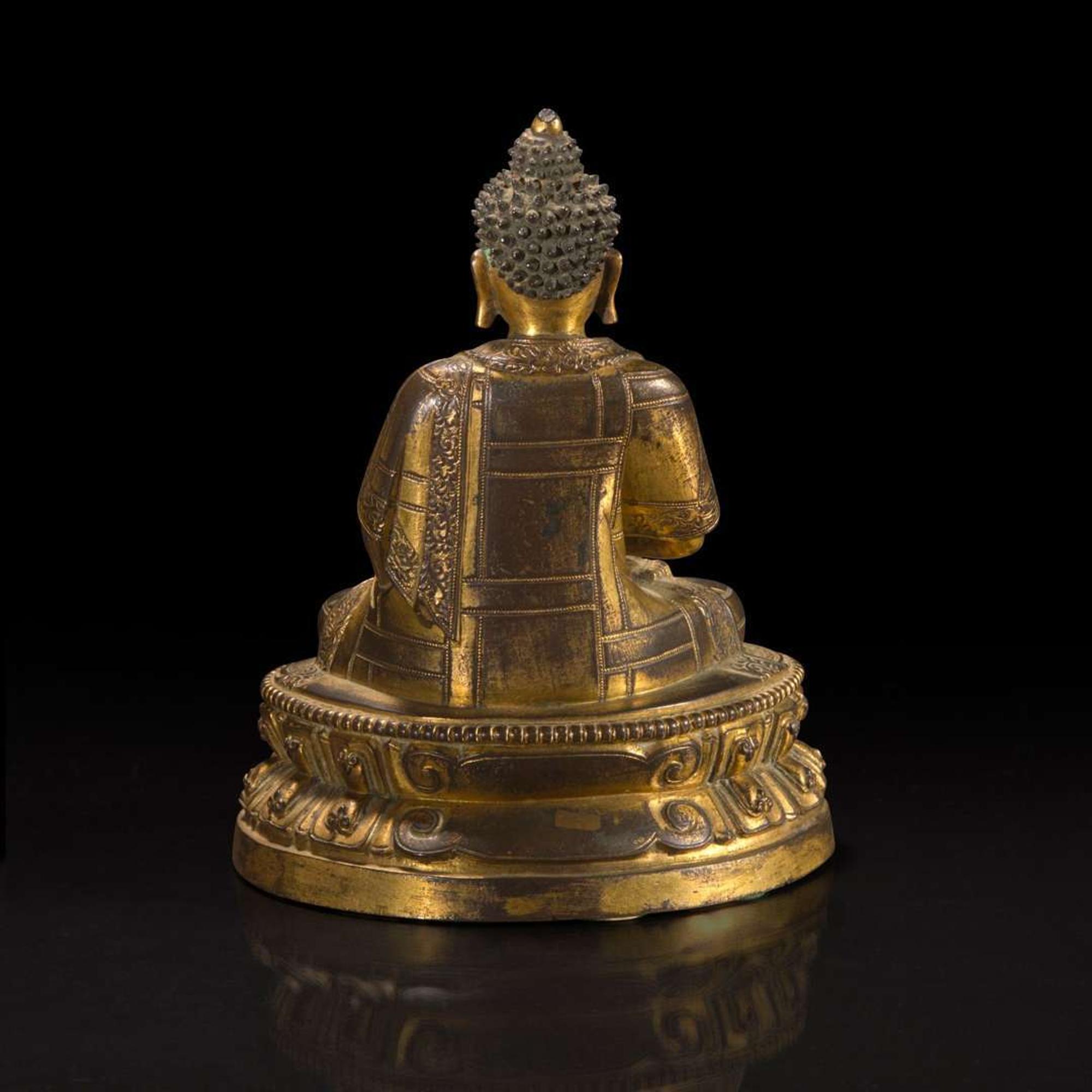 A Sino-Tibetan gilt bronze Buddha 中原或藏传佛教鎏金铜造像 18th century or earlier ???????