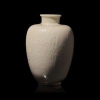 A Japanese "Narcissus" Pâte-sur-Pâte Vase, Ito Tozan, late Meiji/Taisho Period