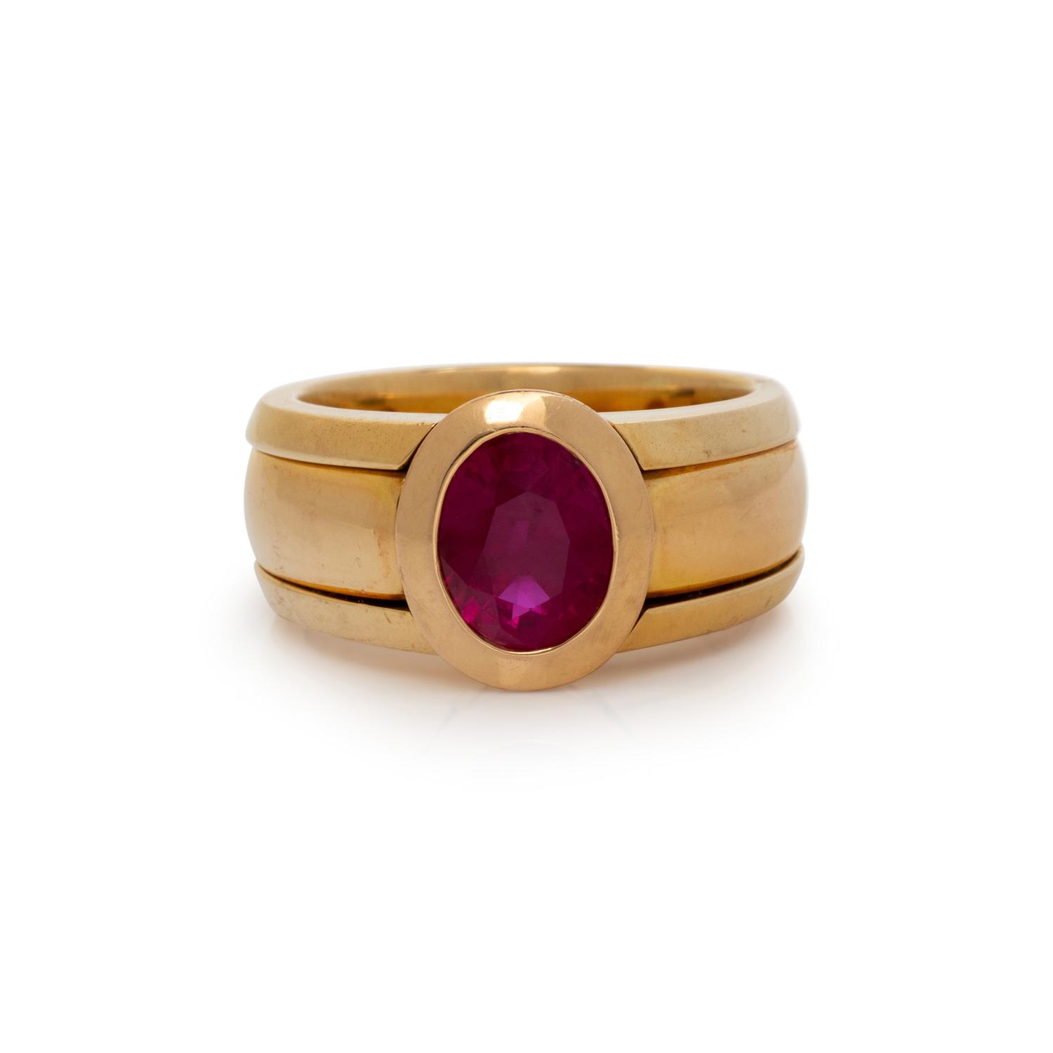 THOMAS LEYSER, YELLOW GOLD AND RUBY RING