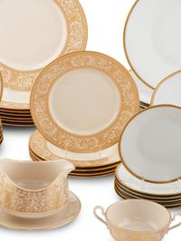 A Franciscan Porcelain Dinner Service